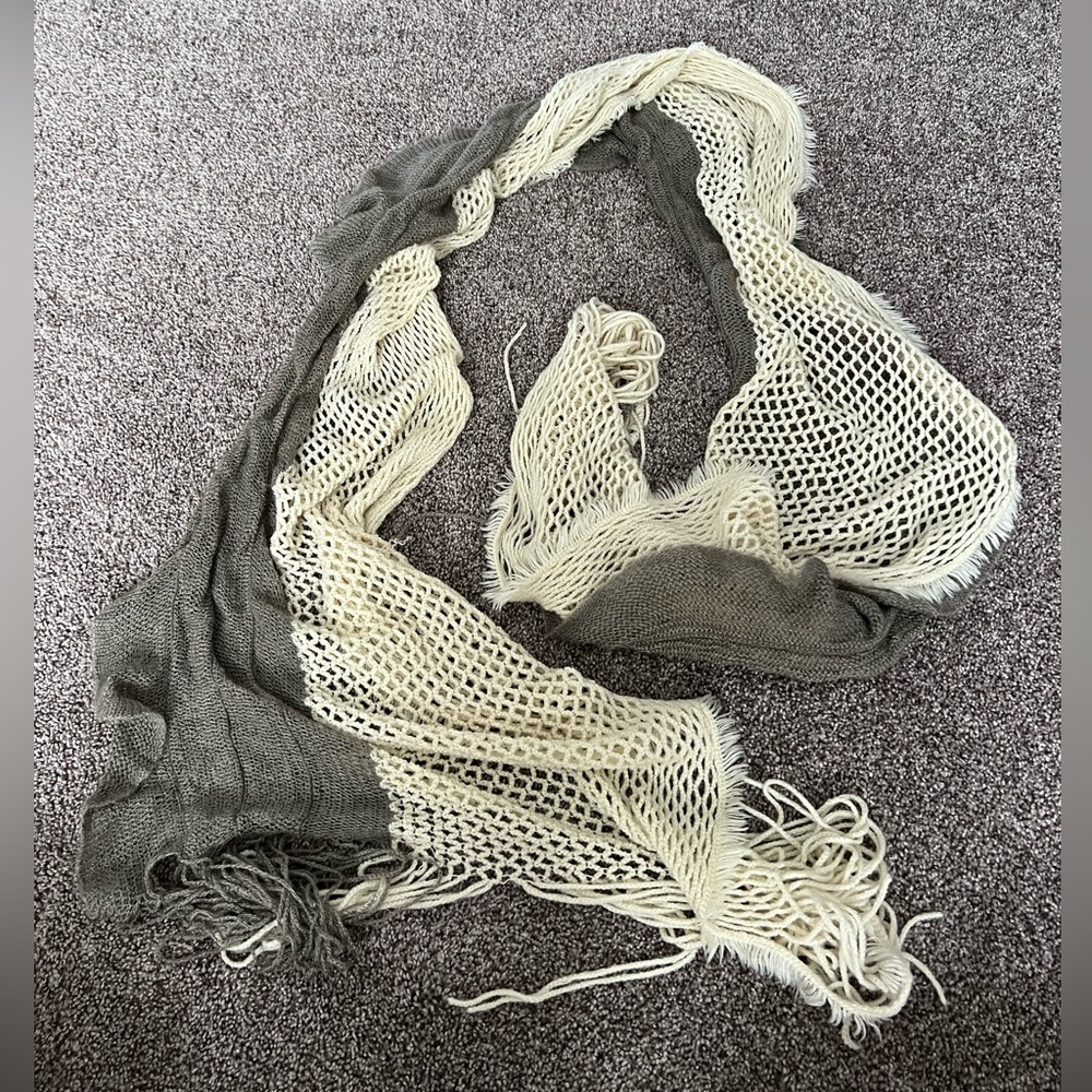 Chic Cream and Green Scarf with Elegant Two-Tone Design